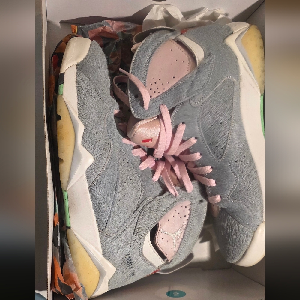 Nike Women's Sneakers in Gray and Pink